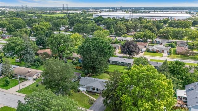 326 Farview Drive, North Aurora, IL 60542