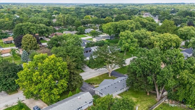 326 Farview Drive, North Aurora, IL 60542