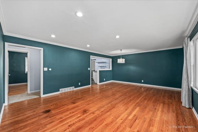 326 Farview Drive, North Aurora, IL 60542