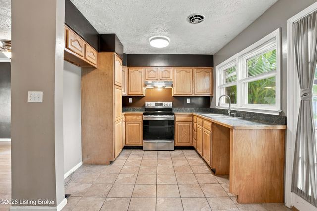 7708 Sierra Trail, Louisville, KY 40214