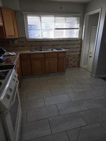 27294 W Pleasant Ridge Drive, Dearborn Heights, MI 48127