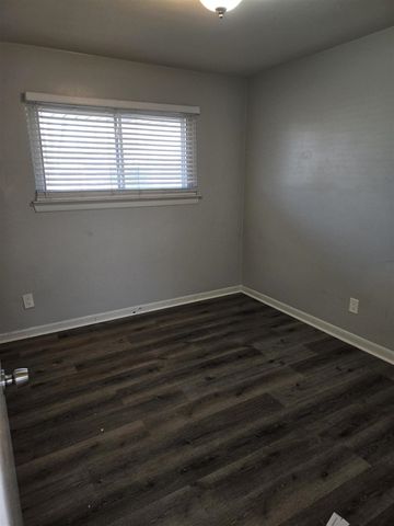 27294 W Pleasant Ridge Drive, Dearborn Heights, MI 48127