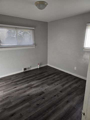 27294 W Pleasant Ridge Drive, Dearborn Heights, MI 48127