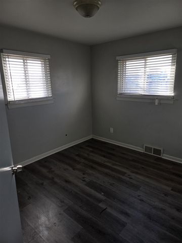 27294 W Pleasant Ridge Drive, Dearborn Heights, MI 48127