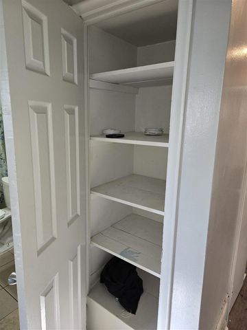 27294 W Pleasant Ridge Drive, Dearborn Heights, MI 48127