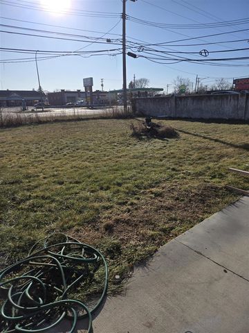 27294 W Pleasant Ridge Drive, Dearborn Heights, MI 48127