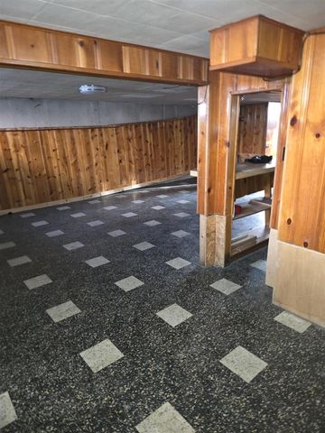 27294 W Pleasant Ridge Drive, Dearborn Heights, MI 48127