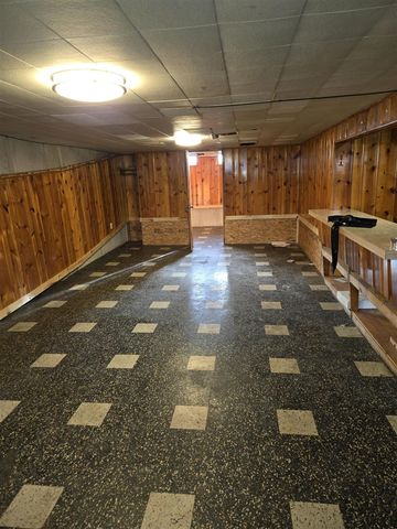 27294 W Pleasant Ridge Drive, Dearborn Heights, MI 48127