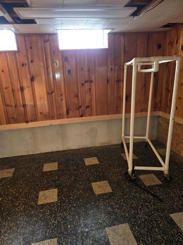 27294 W Pleasant Ridge Drive, Dearborn Heights, MI 48127