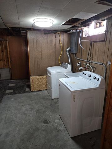 27294 W Pleasant Ridge Drive, Dearborn Heights, MI 48127