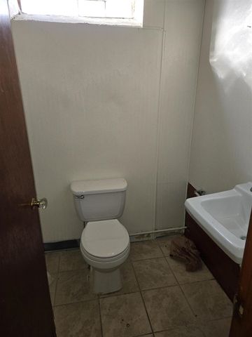 27294 W Pleasant Ridge Drive, Dearborn Heights, MI 48127