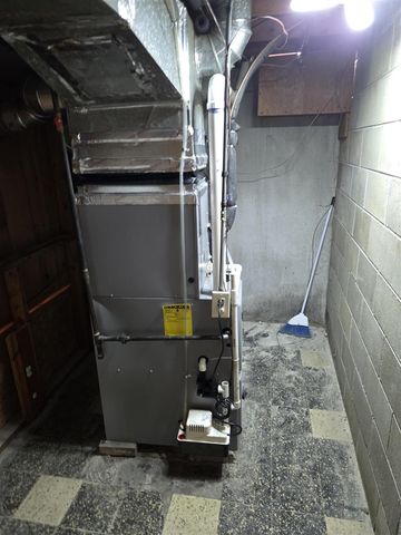 27294 W Pleasant Ridge Drive, Dearborn Heights, MI 48127