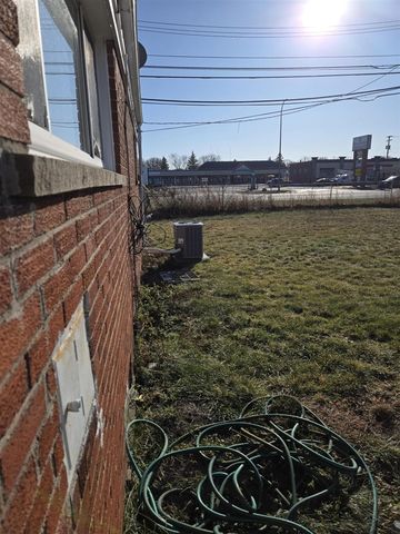 27294 W Pleasant Ridge Drive, Dearborn Heights, MI 48127