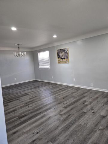 27294 W Pleasant Ridge Drive, Dearborn Heights, MI 48127