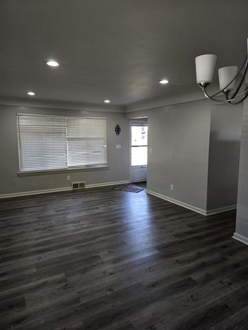 27294 W Pleasant Ridge Drive, Dearborn Heights, MI 48127