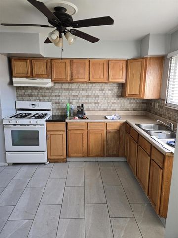 27294 W Pleasant Ridge Drive, Dearborn Heights, MI 48127