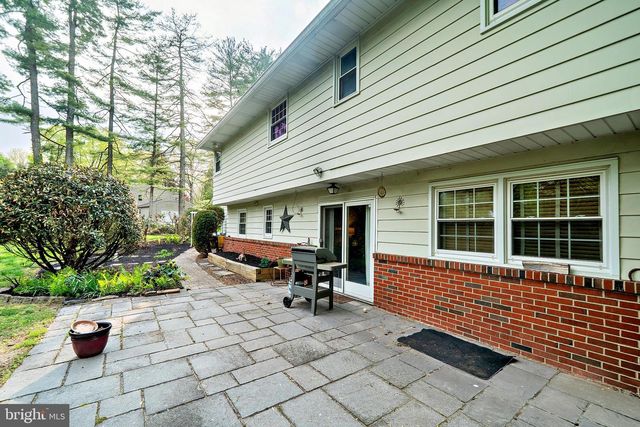 12 FORREST BLEND DR, Titusville, NJ 08560