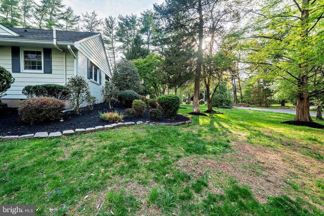 12 FORREST BLEND DR, Titusville, NJ 08560