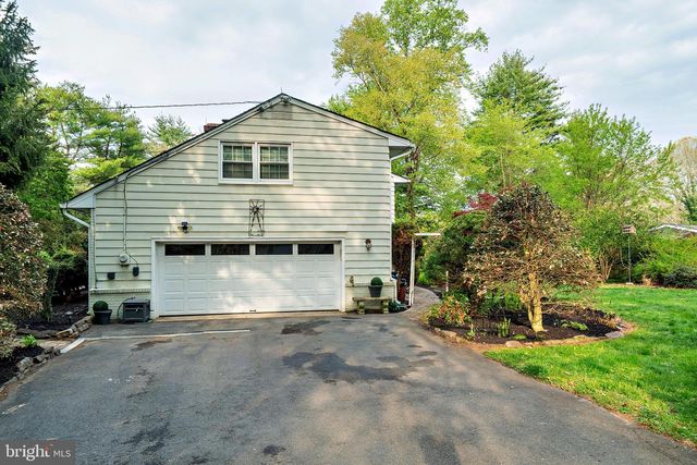 12 FORREST BLEND DR, Titusville, NJ 08560