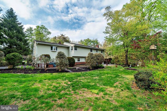 12 FORREST BLEND DR, Titusville, NJ 08560
