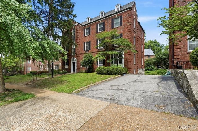7529 Wellington Way 1, Clayton, MO 63105