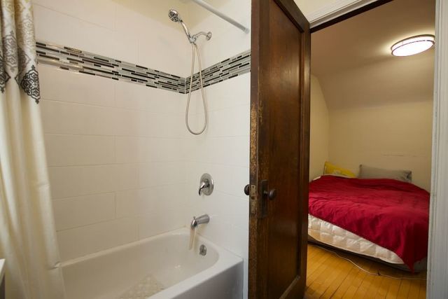 733 Elm Street 301, Winnetka, IL 60093