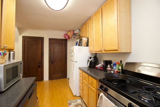 733 Elm Street 301, Winnetka, IL 60093