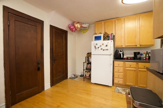733 Elm Street 301, Winnetka, IL 60093