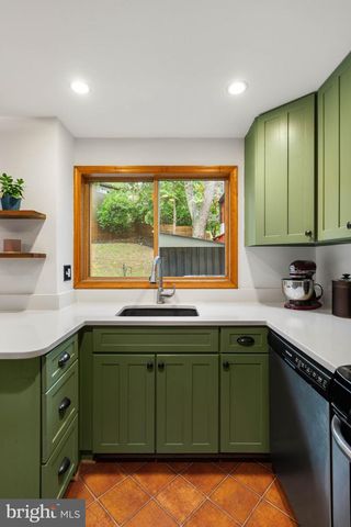 5823 MONTICELLO RD, Alexandria, VA 22303