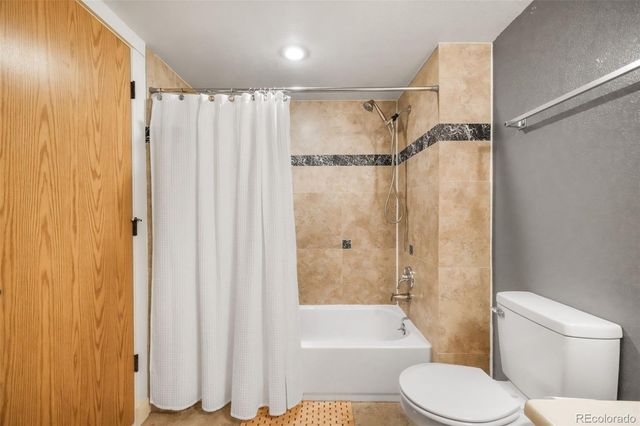 1323 S Cathay Court 202, Aurora, CO 80017