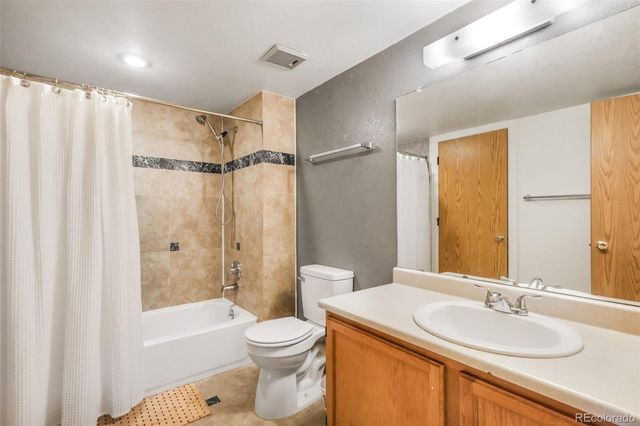 1323 S Cathay Court 202, Aurora, CO 80017