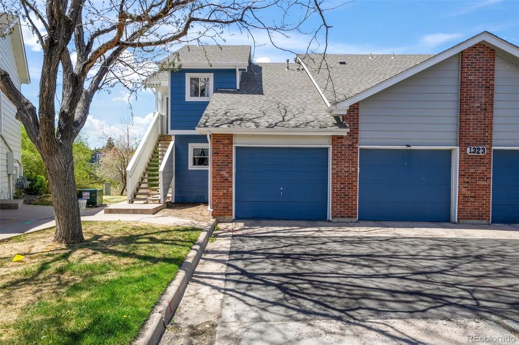 1323 S Cathay Court 202, Aurora, CO 80017