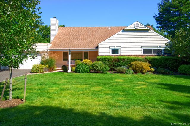 16 Arbor Road, East Hills, NY 11577