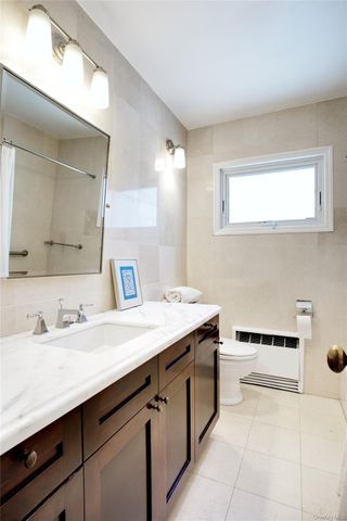 16 Arbor Road, East Hills, NY 11577