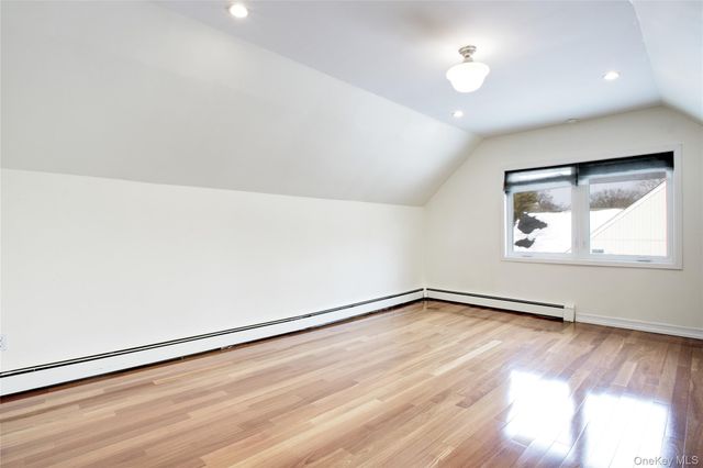 16 Arbor Road, East Hills, NY 11577