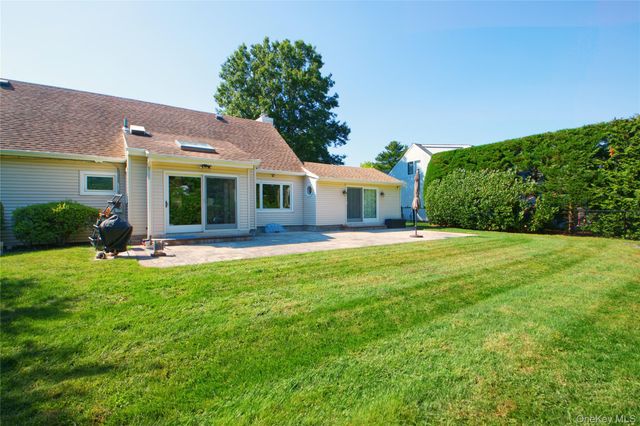 16 Arbor Road, East Hills, NY 11577