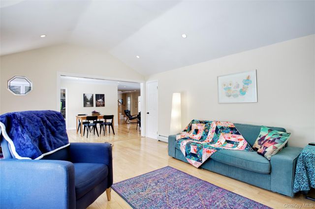 16 Arbor Road, East Hills, NY 11577