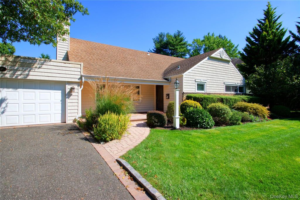 16 Arbor Road, East Hills, NY 11577