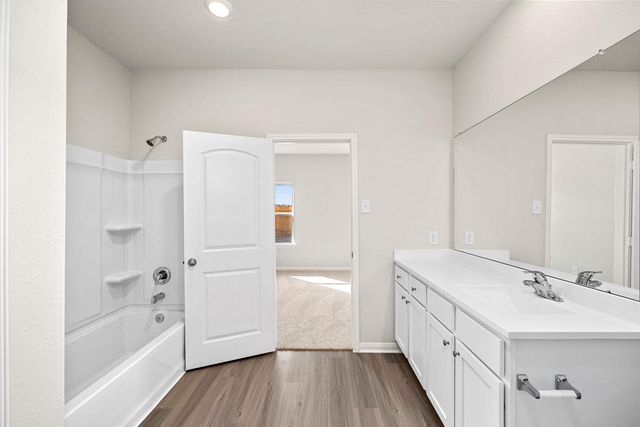 6513 Winter Elm Street, Houston, TX 77048