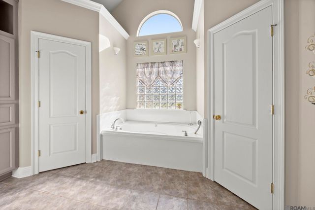 12538 Deerfield Dr, Walker, LA 70785