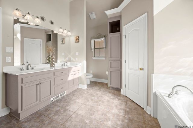 12538 Deerfield Dr, Walker, LA 70785