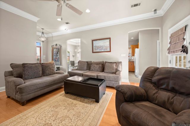 12538 Deerfield Dr, Walker, LA 70785