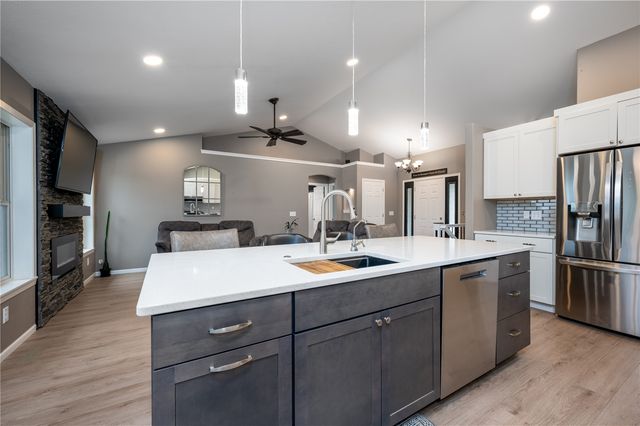 272 Barrington Court, Marion, IA 52302