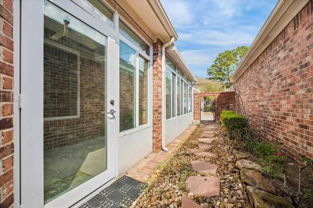 6607 Queensclub Drive, Houston, TX 77069