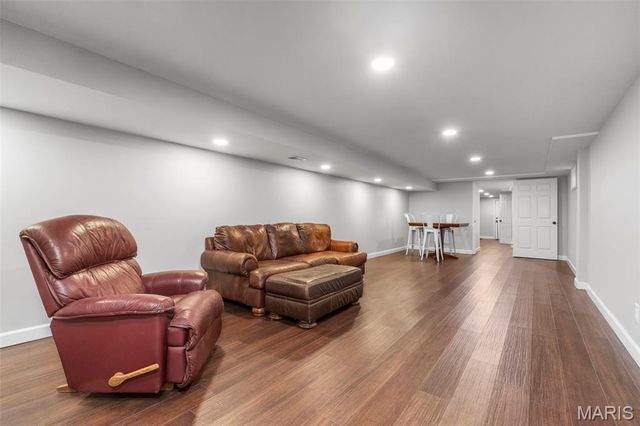 208 Canary Lane, St Charles, MO 63301