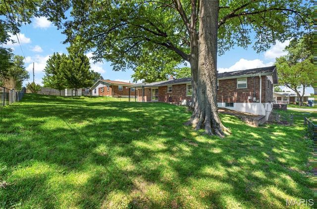 208 Canary Lane, St Charles, MO 63301