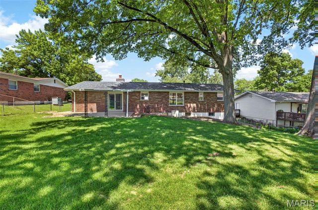 208 Canary Lane, St Charles, MO 63301