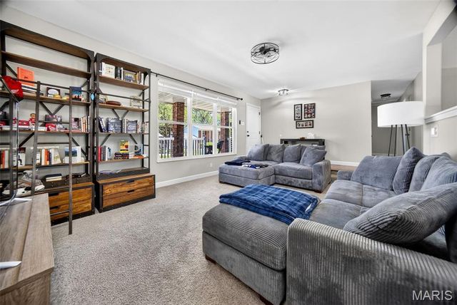 208 Canary Lane, St Charles, MO 63301