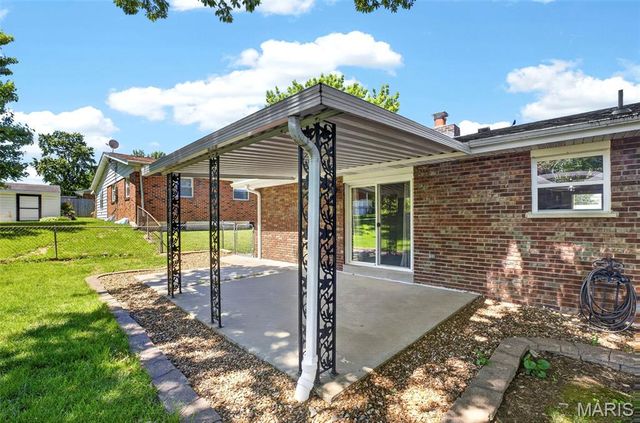 208 Canary Lane, St Charles, MO 63301