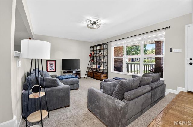 208 Canary Lane, St Charles, MO 63301